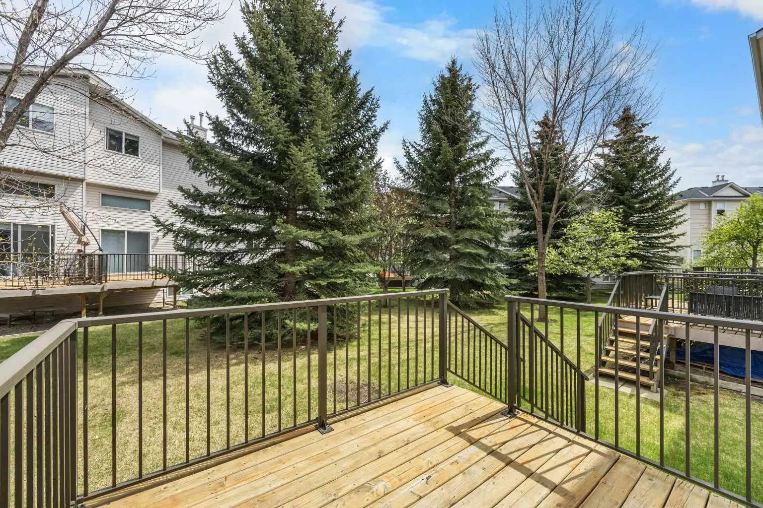 33 Country Hills Cove Northwest, Calgary – Residential Row/Townhouse Listing Photo 4