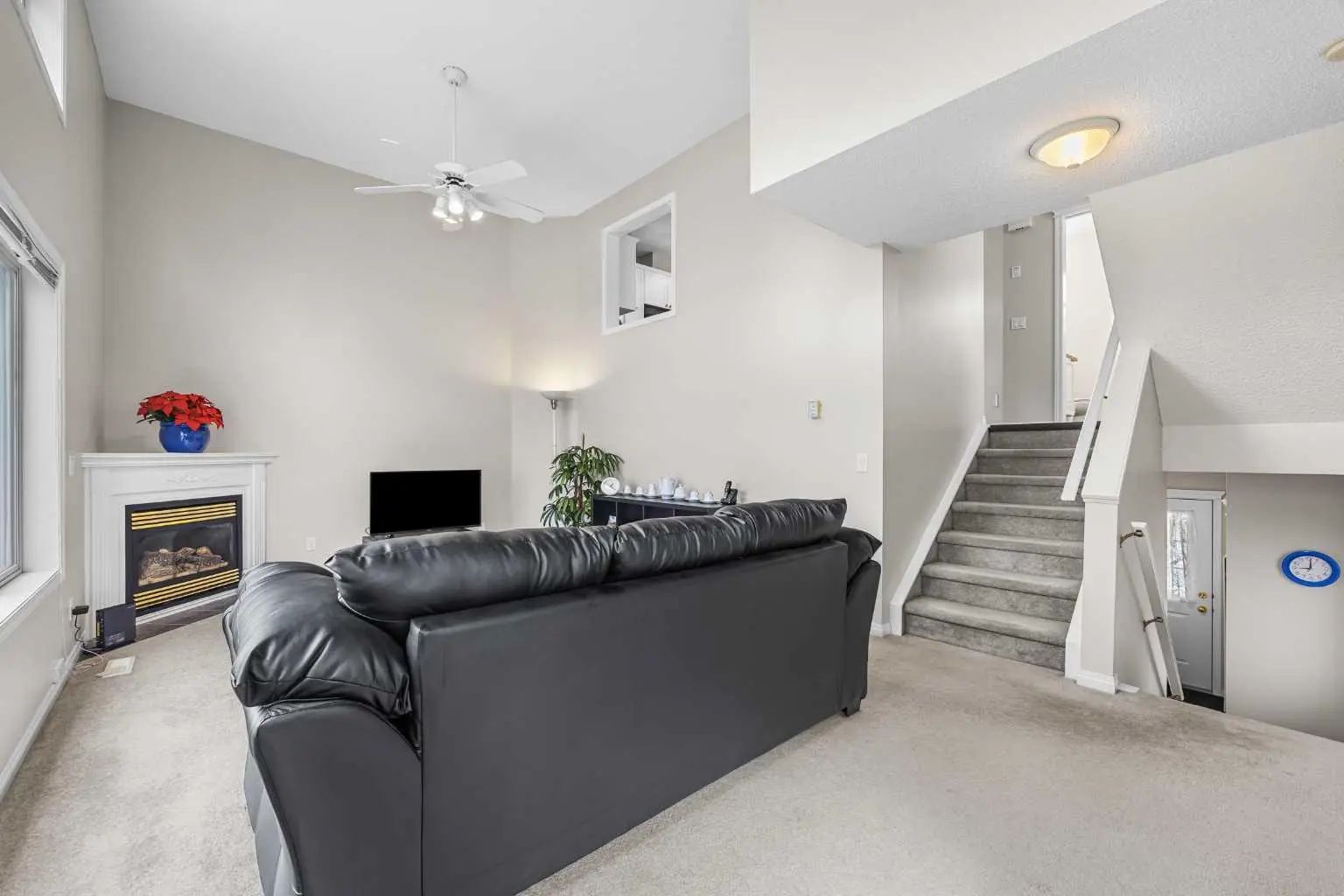 33 Country Hills Cove Northwest, Calgary – Residential Row/Townhouse Listing Photo 5