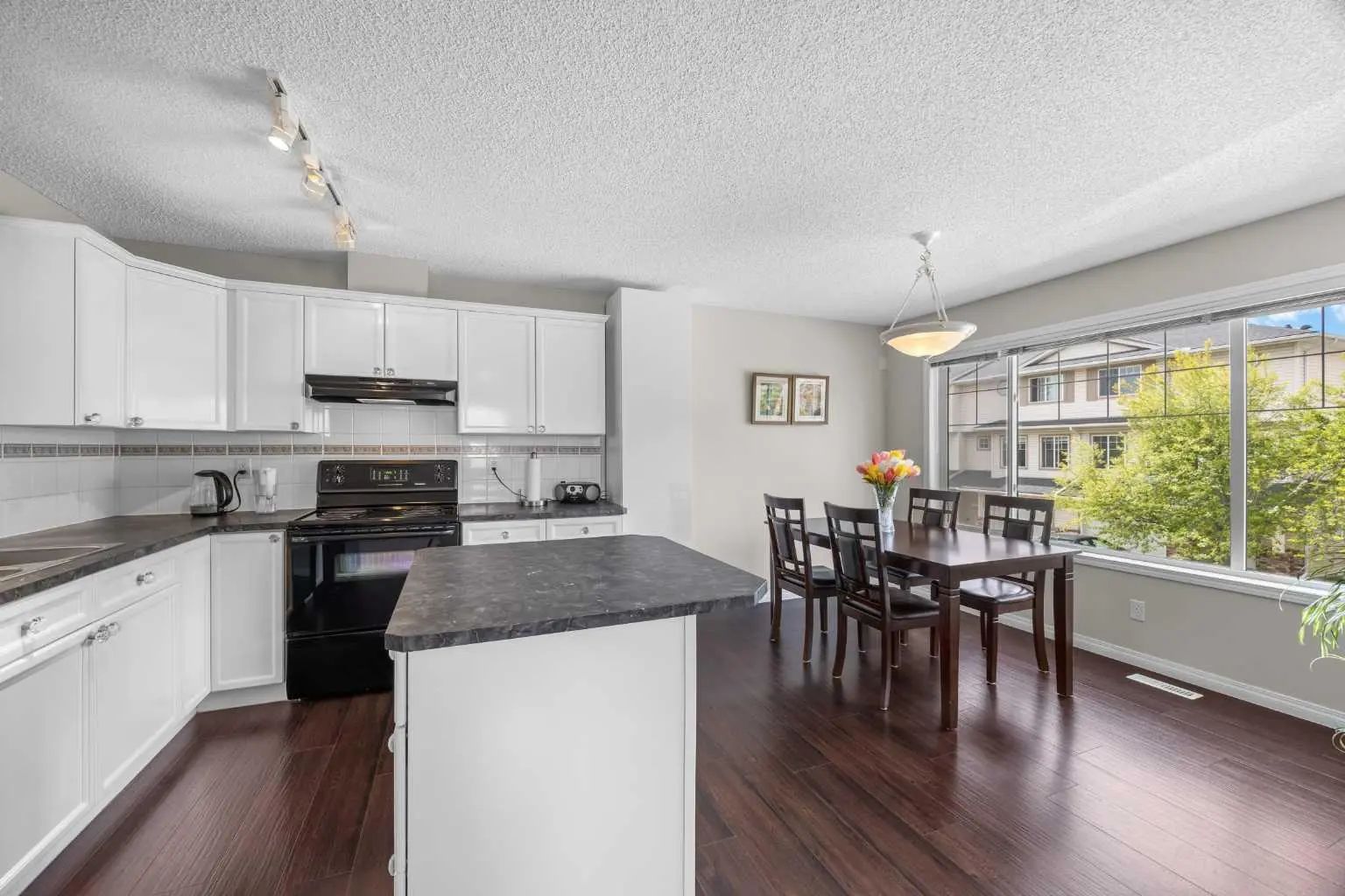 33 Country Hills Cove Northwest, Calgary – Residential Row/Townhouse Listing Photo 6