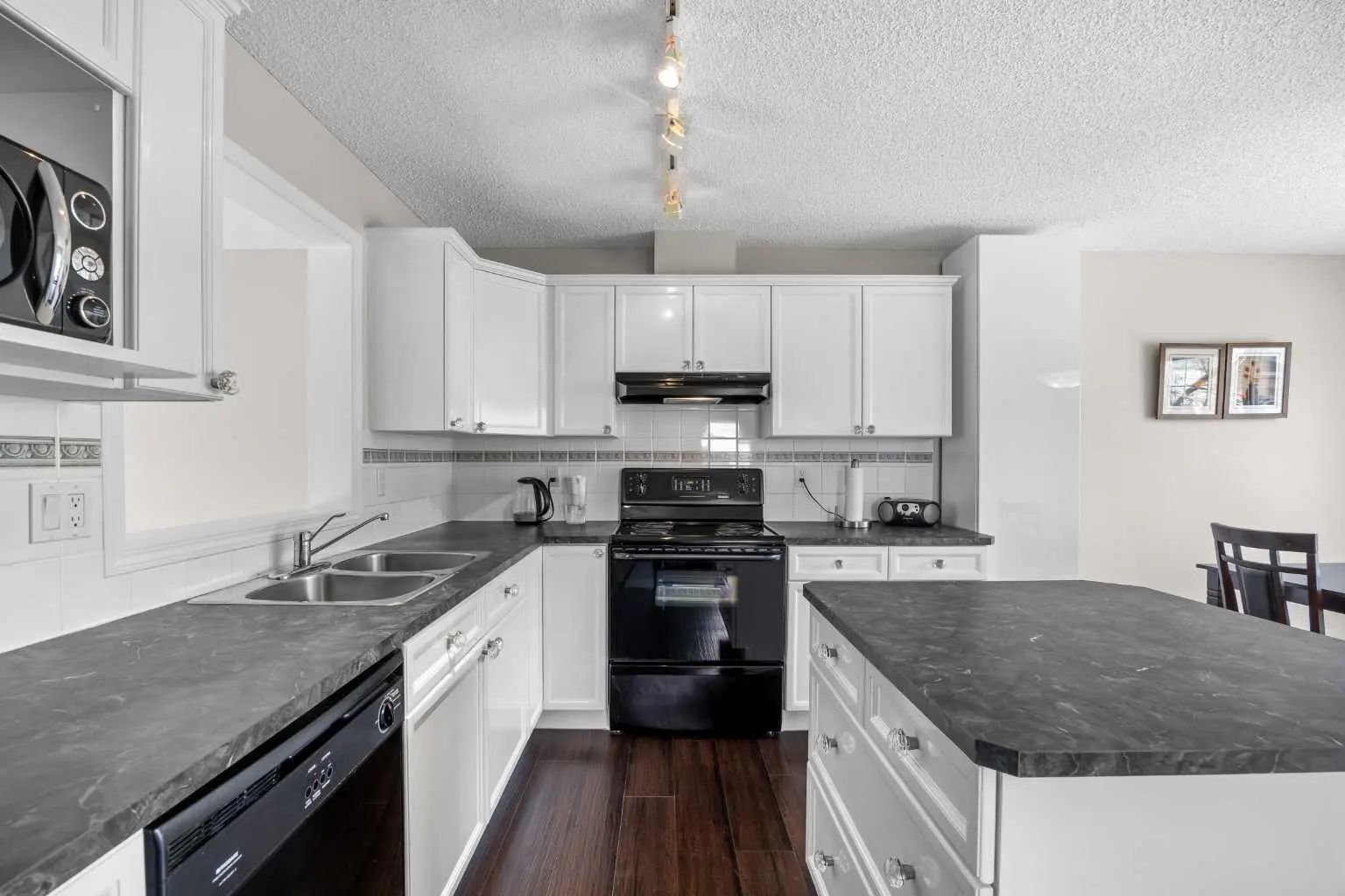 33 Country Hills Cove Northwest, Calgary – Residential Row/Townhouse Listing Photo 8