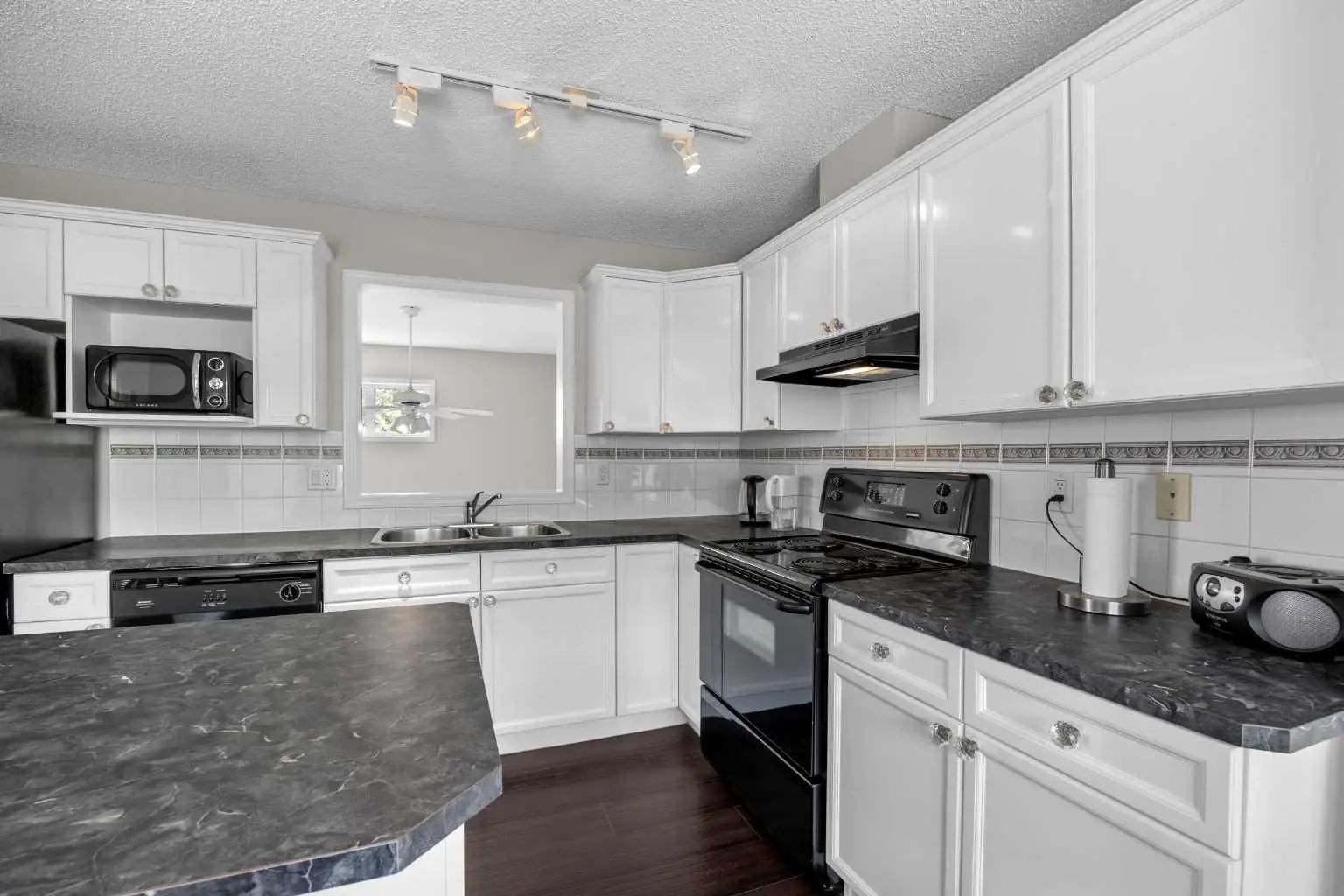 33 Country Hills Cove Northwest, Calgary – Residential Row/Townhouse Listing Photo 9