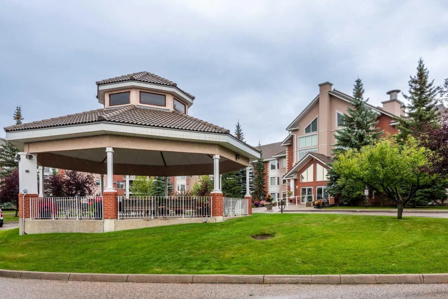104 6868 Sierra Morena Boulevard Sw Calgary Alberta T3H 3R6 Signal Hill Details