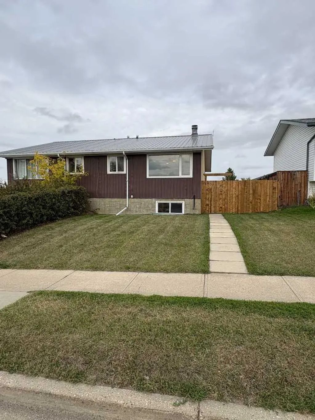 5250 42 St  , Innisfail