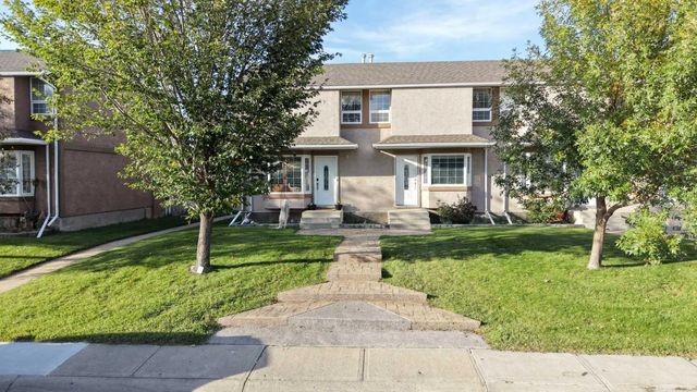 7 636 52 Avenue , Claresholm
