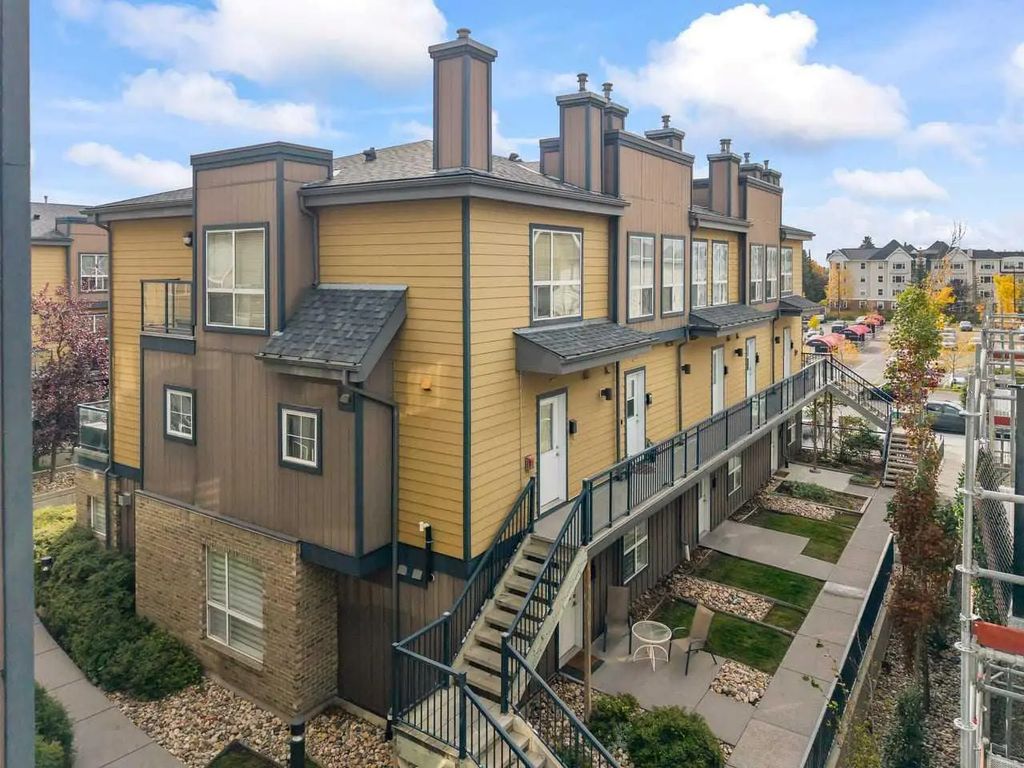 208 2426 34 Avenue Sw, Calgary