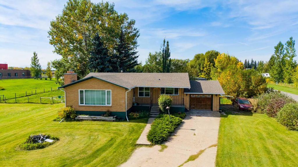 298 1 Avenue Nw, Glenwood
