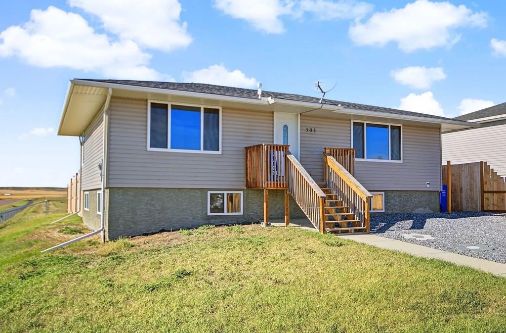 301 3 Street W, Standard