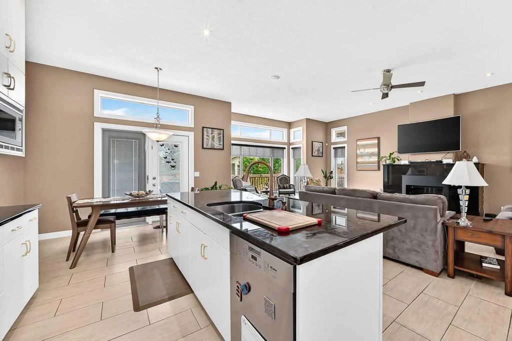 116 Bridle Estates Road Sw, Calgary