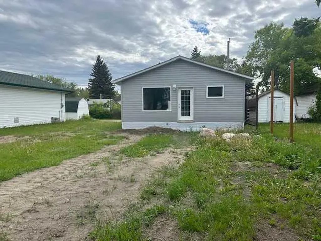 733 9 Avenue , Wainwright