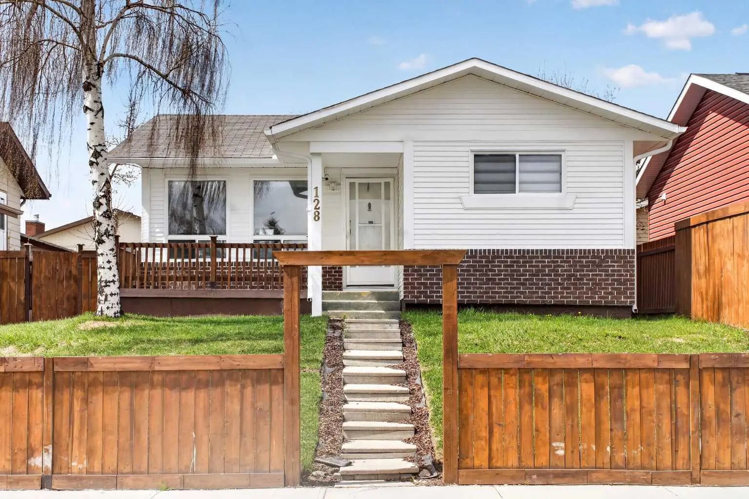 128 Castledale Crescent Ne Calgary Alberta T3J 1X4 Castleridge Details