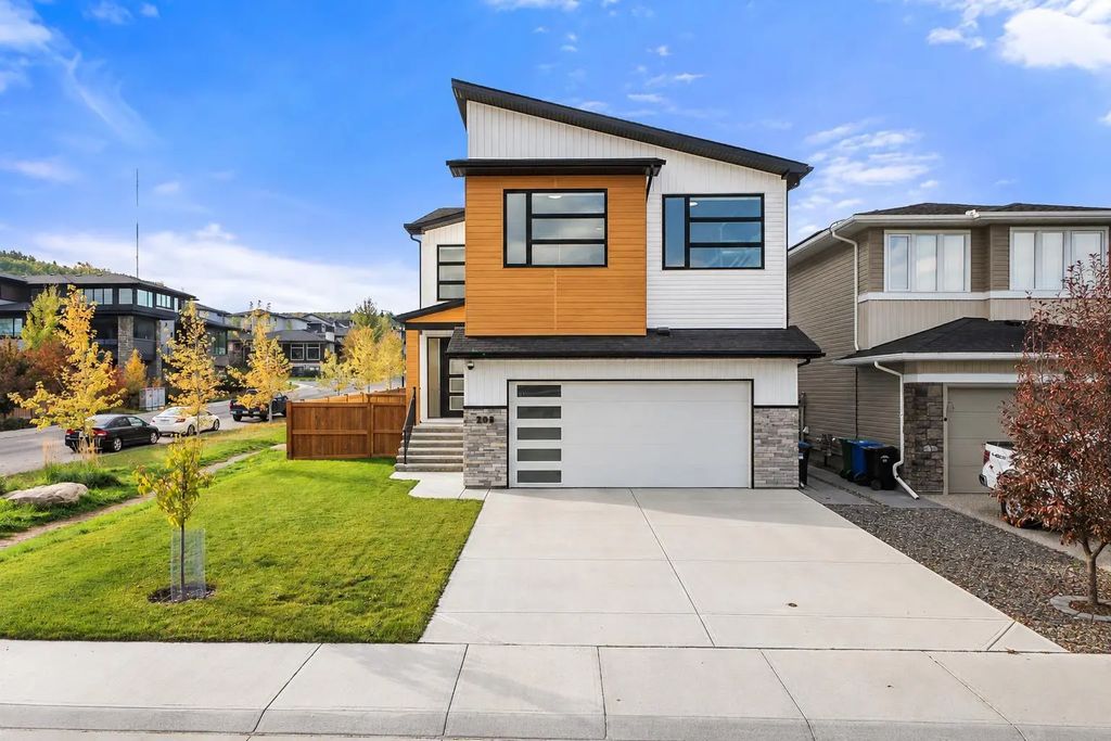 208 Crestmont Drive Sw, Calgary