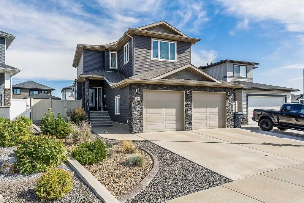8 Hamptons Crescent Se, Medicine Hat