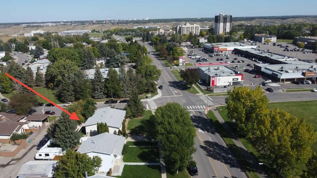 205 Columbia Boulevard W, Lethbridge