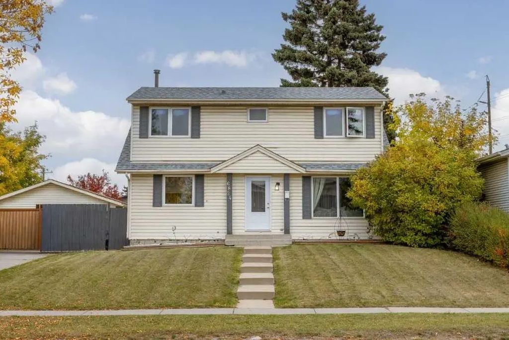 6824 43 Avenue Ne, Calgary