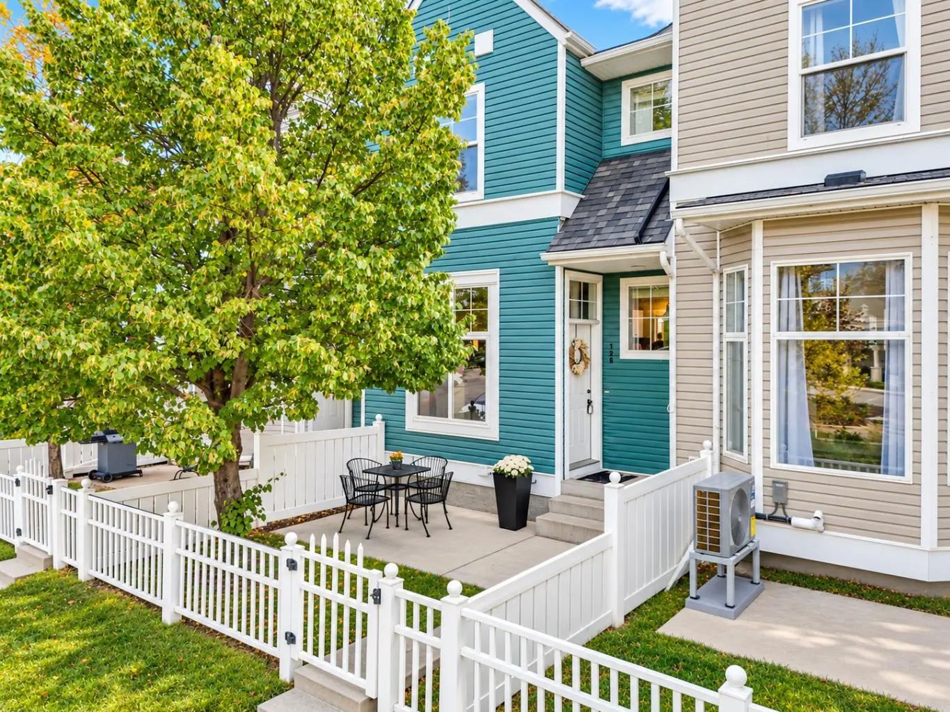 128 Promenade Way Southeast, Calgary – Residential Row/Townhouse Listing Photo 2