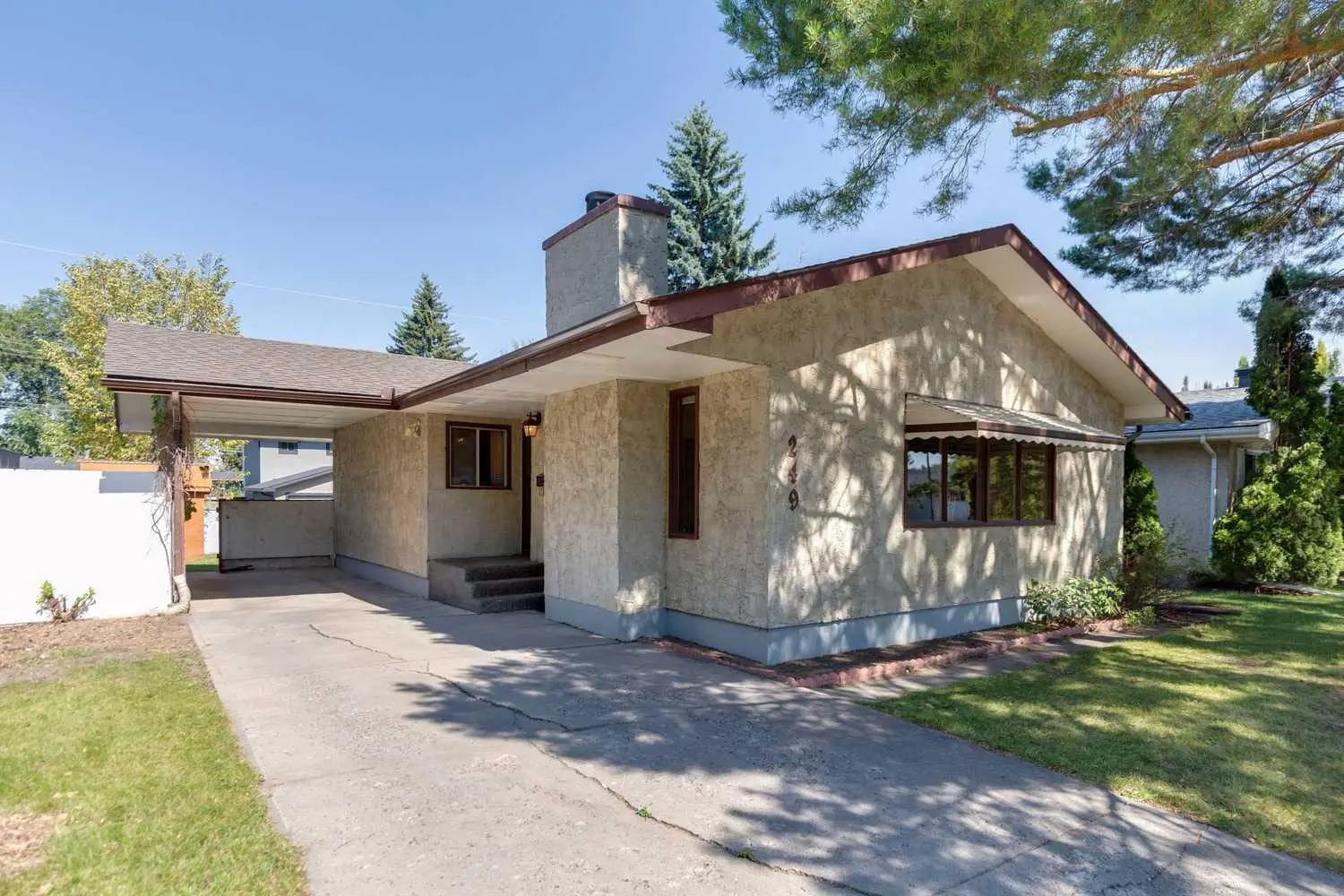Real Estate Listing in Willow Park, Calgary