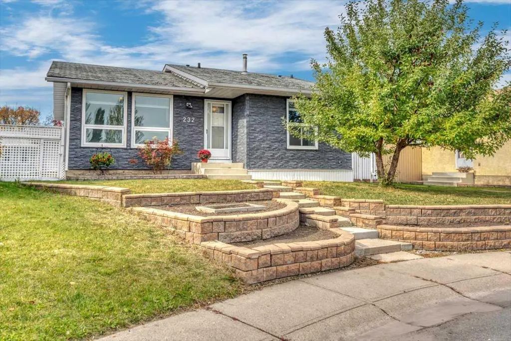 232 Madeira Place Ne, Calgary
