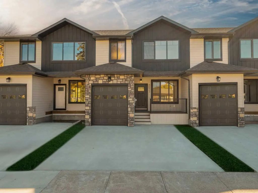 1521 17 Street S, Lethbridge
