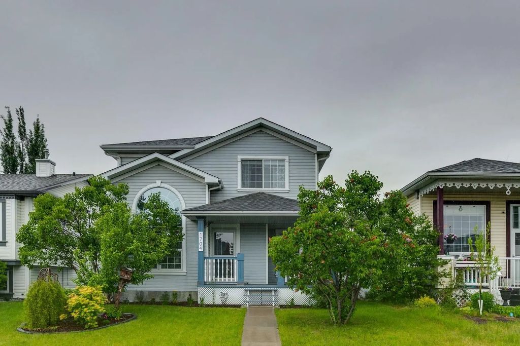 1704 Woodside Boulevard Nw, Airdrie