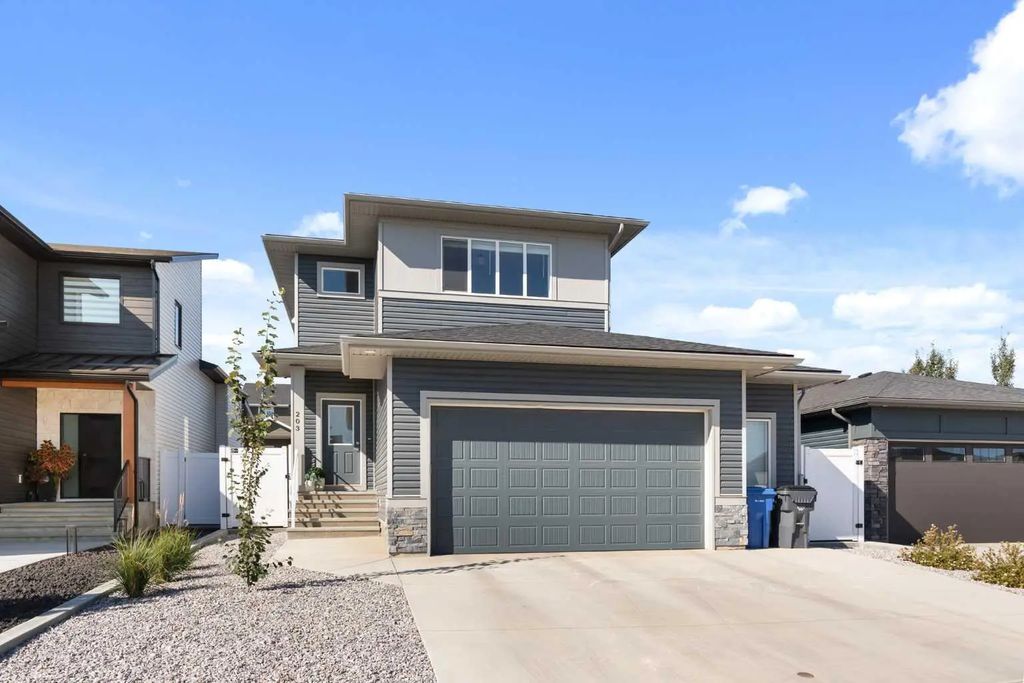 203 Hamptons Crescent Se, Medicine Hat