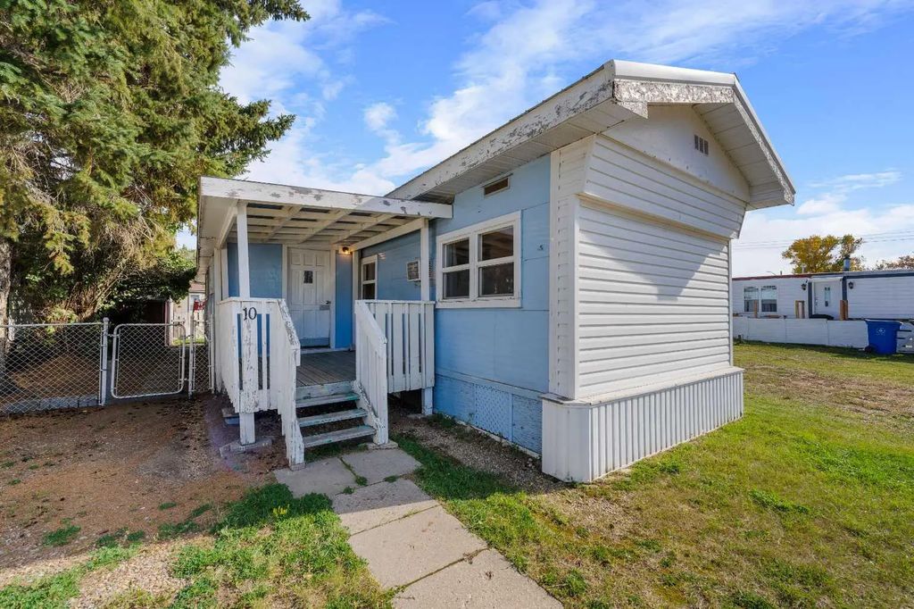 10 831 2nd Avenue , Bassano
