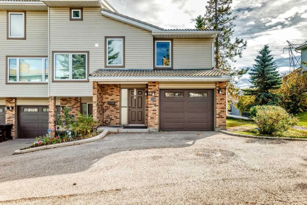 316 Coachway Lane Sw, Calgary