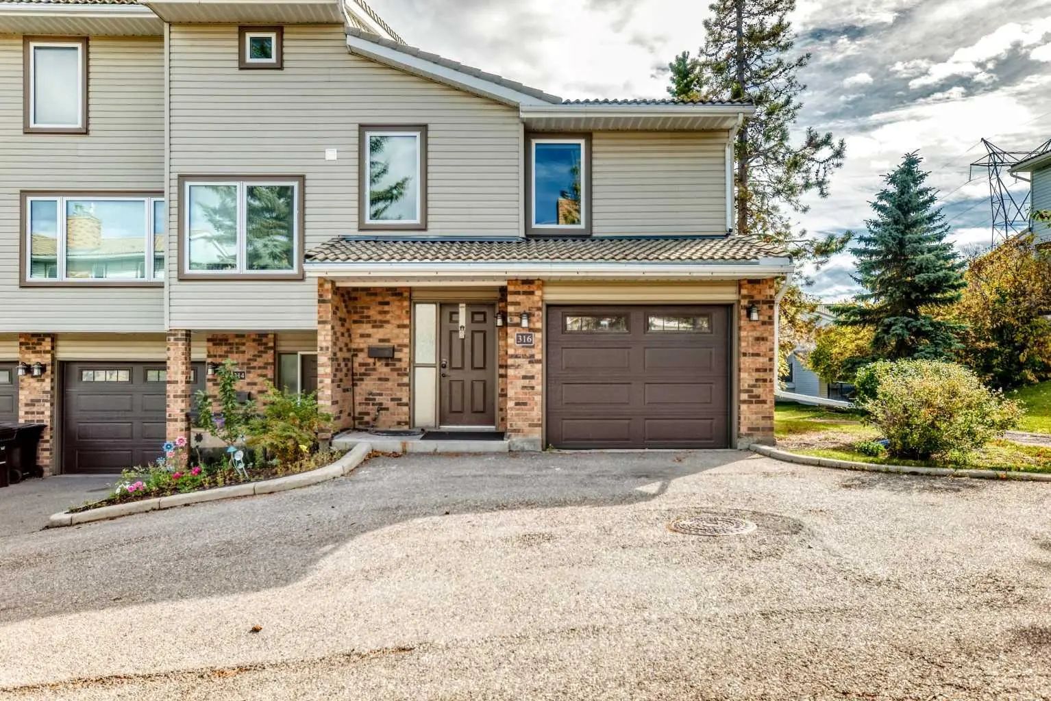 Coach Hill Real Estate Listing, Calgary, Alberta T3H 2V9