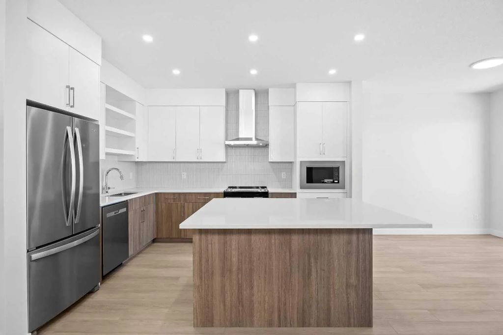 131 Greenwich Drive Nw, Calgary