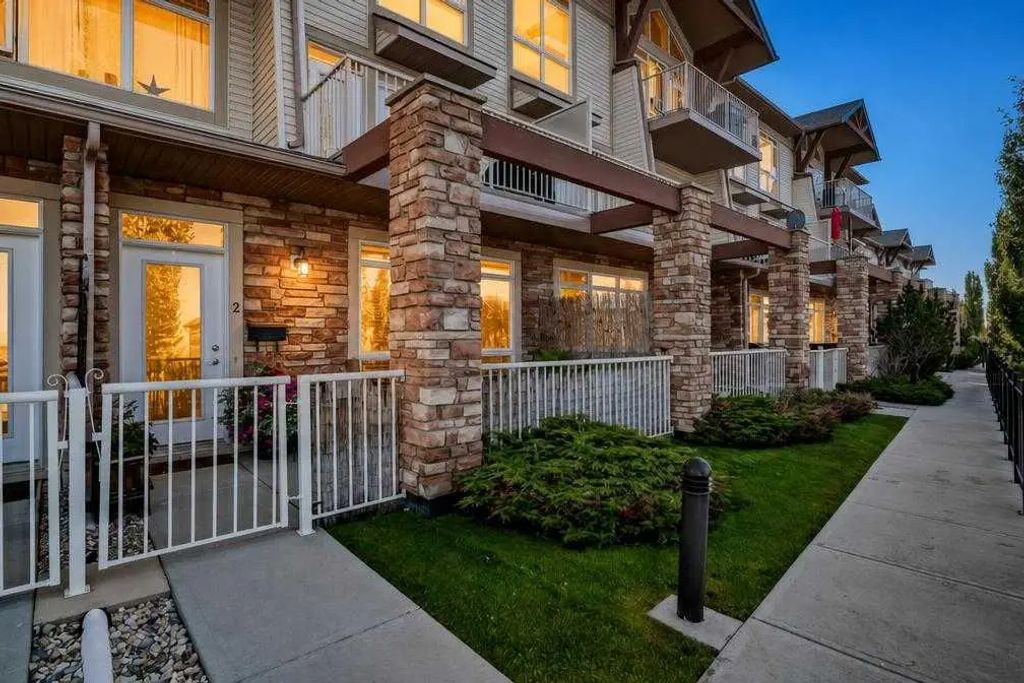 2 140 Rockyledge View Nw, Calgary
