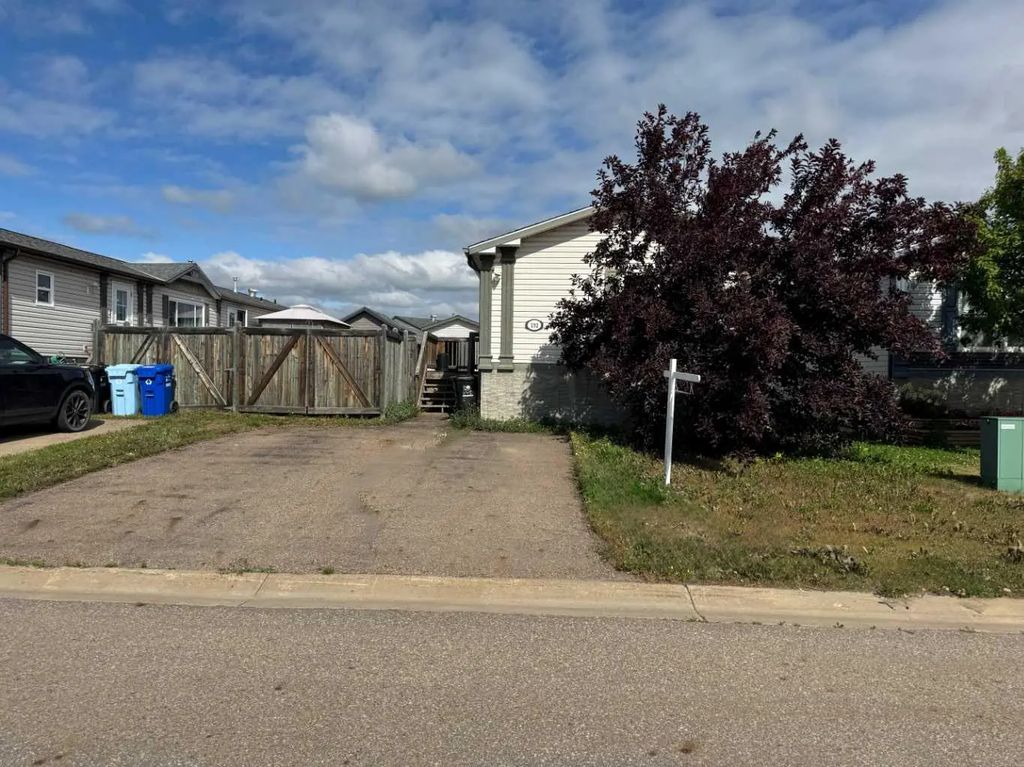 192 Elm Street , Fort McMurray