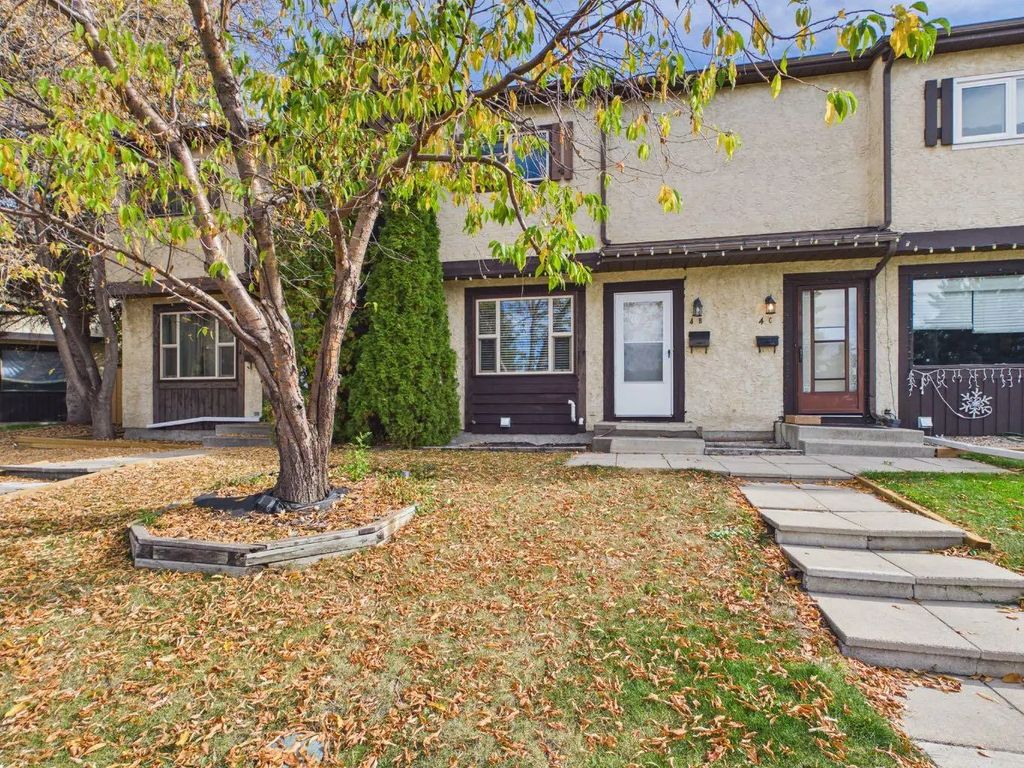 B 4 Manning Street , Red Deer
