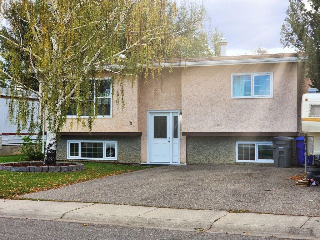 19 Willow Road W, Claresholm