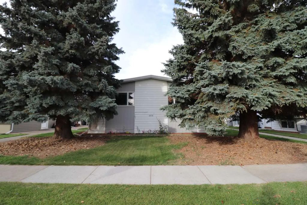 2 2402 23 Street N, Lethbridge