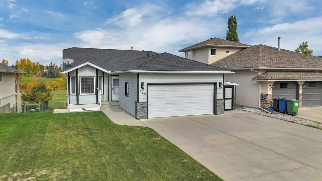 123 Riverview Circle , Cochrane