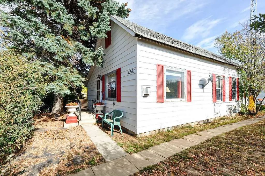 5201 50 Street , Daysland