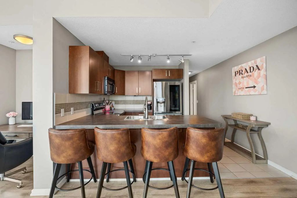 206 210 15 Avenue Se, Calgary