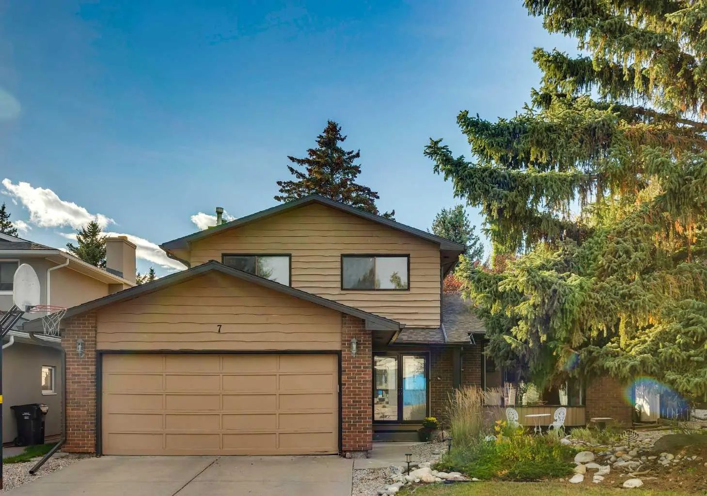7 Woodgreen Crescent Sw Calgary Alberta T2W4A4 Woodlands Details