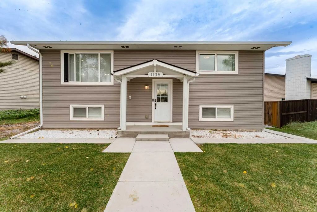 1135 Penrith Crescent Se, Calgary