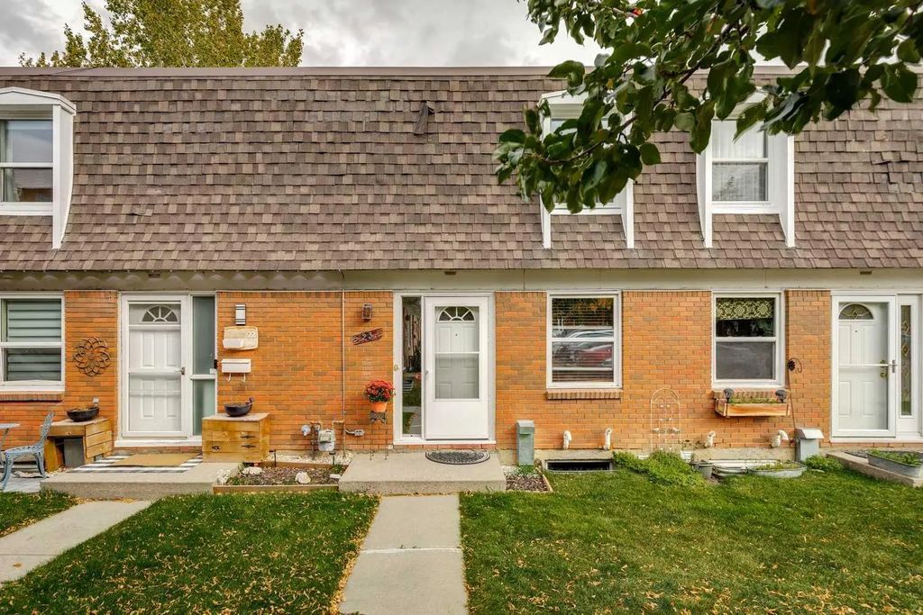 23 330 Canterbury Drive Sw, Calgary
