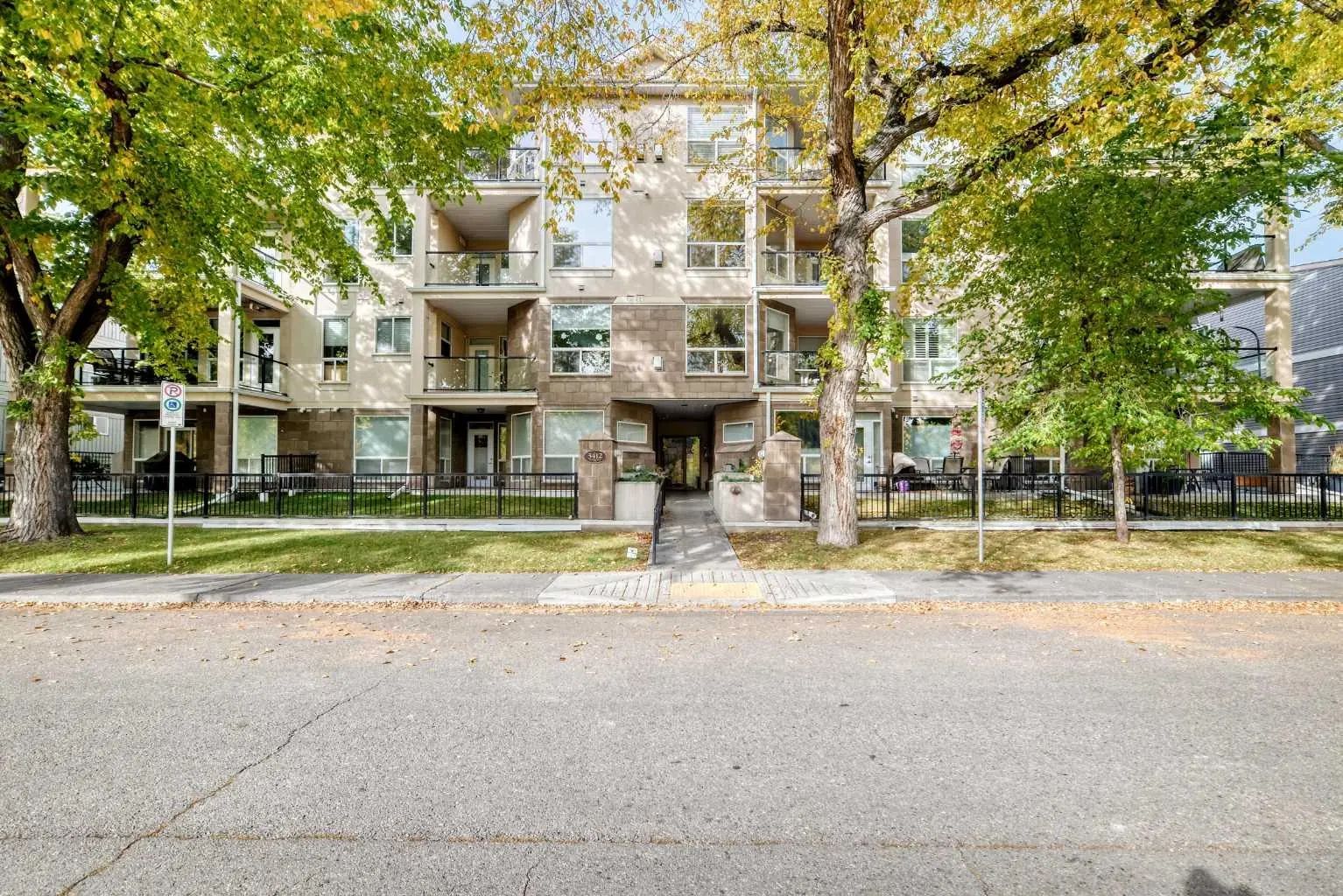 305 3412 Parkdale Boulevard Northwest, Calgary – Residential Apartment Listing Photo 1