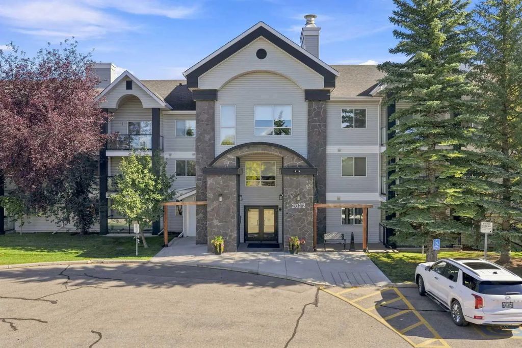 220 2022 Canyon Meadows Drive Se, Calgary