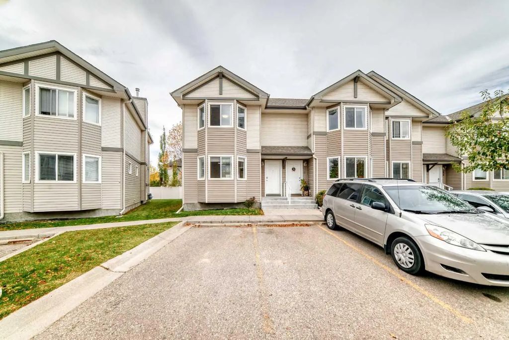 48 Royal Birch Villas Nw, Calgary
