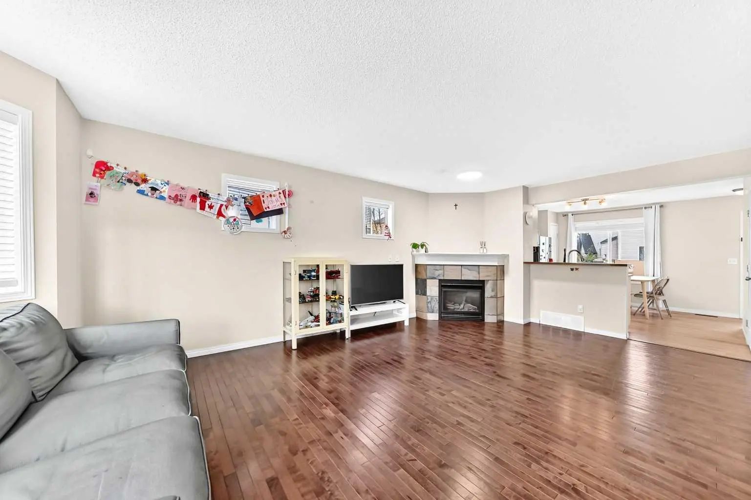 48 Royal Birch Villas Northwest, Calgary – Residential Row/Townhouse Listing Photo 4
