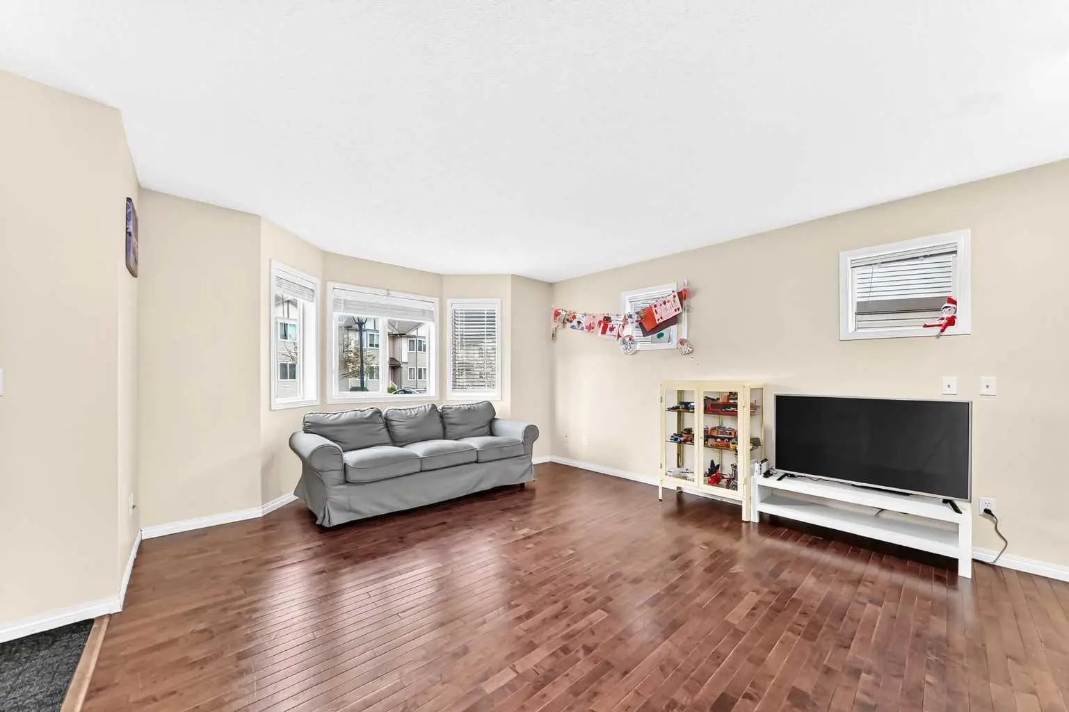 48 Royal Birch Villas Northwest, Calgary – Residential Row/Townhouse Listing Photo 5