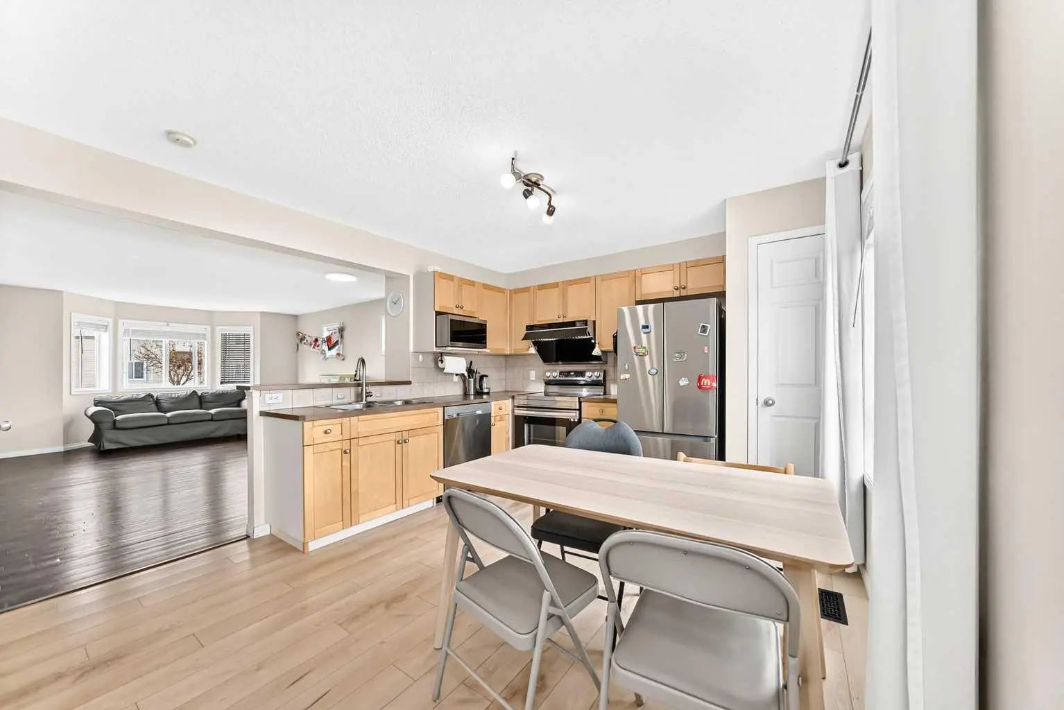 48 Royal Birch Villas Northwest, Calgary – Residential Row/Townhouse Listing Photo 8