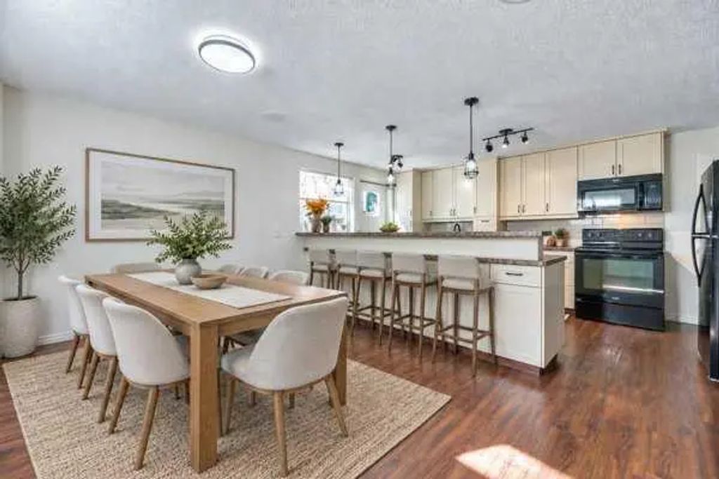 3103a 38 Street Sw, Calgary