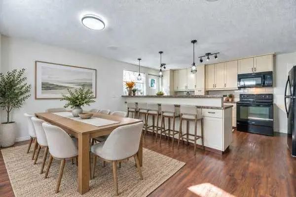 3103a 38 Street Sw, Calgary