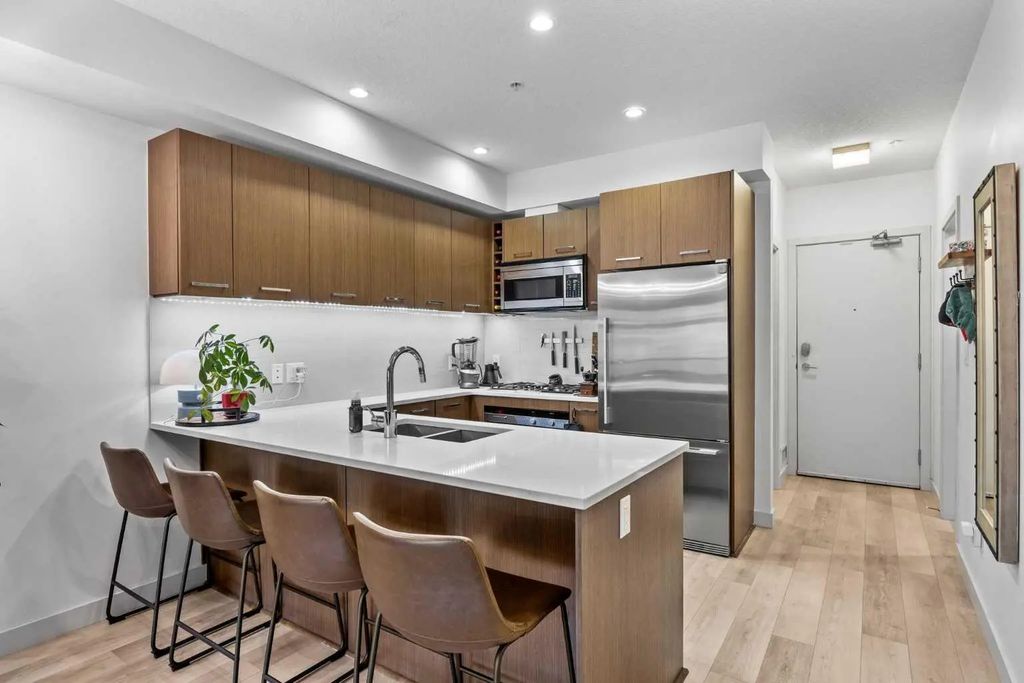 218 323 20 Avenue Sw, Calgary