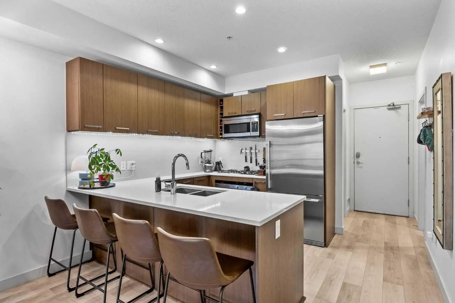 218 323 20 Avenue Sw Calgary Alberta T2S 2G5 Mission Details
