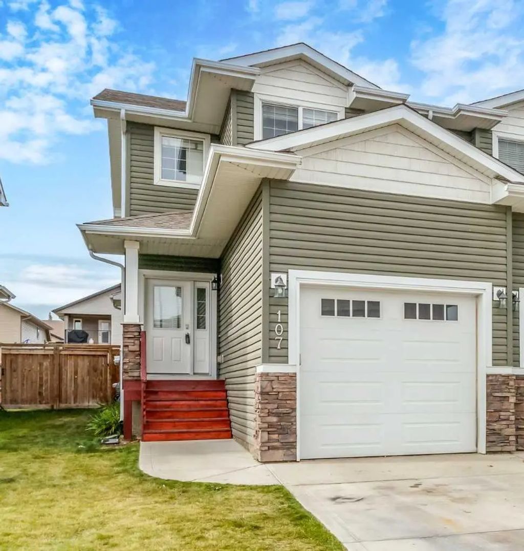 107 Henderson Crescent , Penhold
